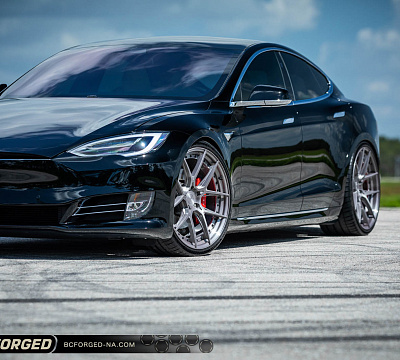 Фото дисков BC Forged HCA381 на Tesla Model S