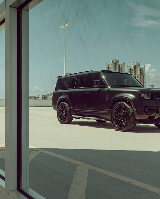 Фото дисков HF-7 Черный глянец на Land Rover Defender II