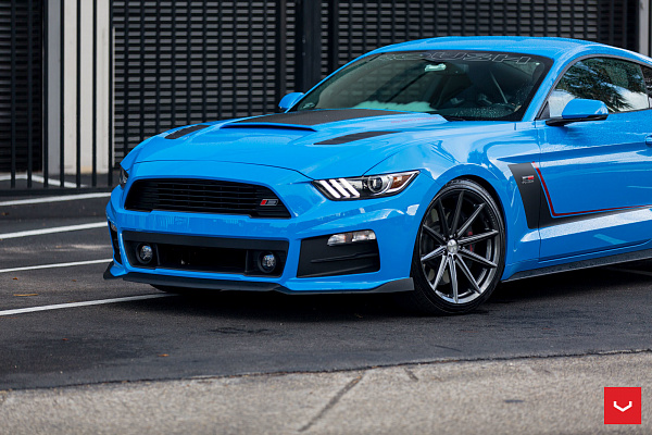 Фото дисков Vossen VFS-10 Глянцевый графит на Ford Mustang VI