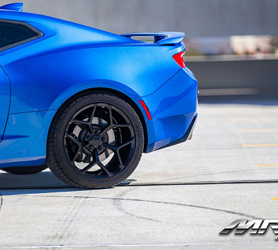 Фото дисков MRR M228 на Chevrolet Camaro VI