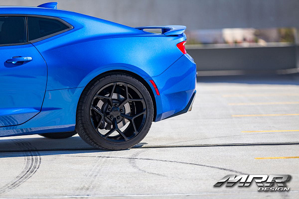 Фото дисков MRR M228 Черный глянец на Chevrolet Camaro VI