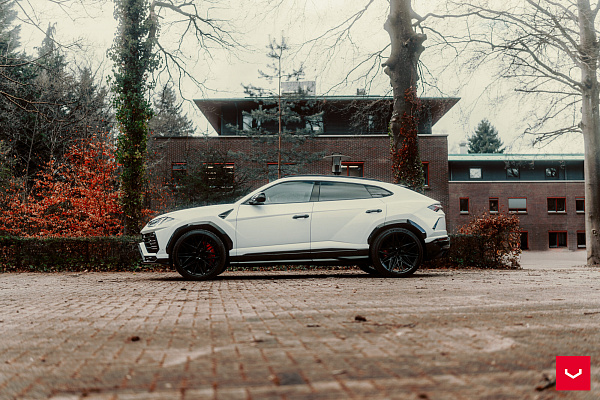 Фото дисков Vossen HF-7 Черный глянец на Lamborghini Urus