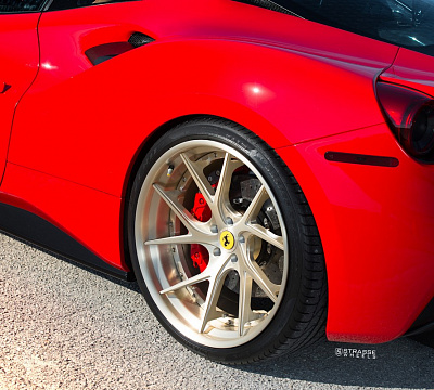 Фото дисков Strasse Wheels SM5RT Deep Concave FS на Ferrari 488