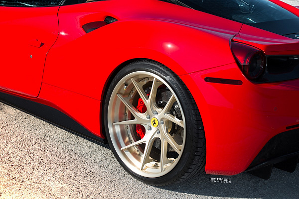 Фото дисков Strasse Wheels SM5RT Deep Concave FS Сатиновая шампань на Ferrari 488