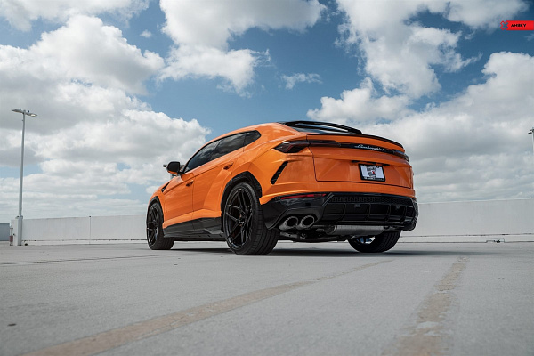 Фото дисков Anrky S1-X4 Черный глянец на Lamborghini Urus