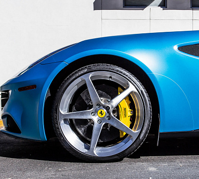 Фото дисков CEC C884 на Ferrari FF