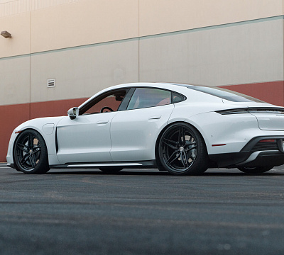 Фото дисков HRE S107SC на Porsche Taycan I