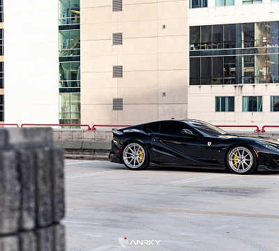 Фото дисков Anrky AN38 на Ferrari 812