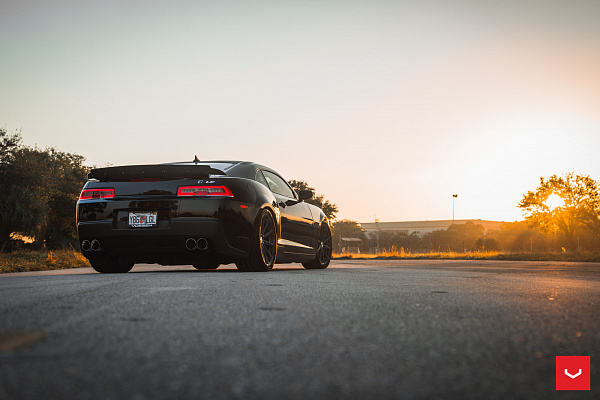 Фото дисков Vossen VFS-10 Глянцевый графит на Chevrolet Camaro V