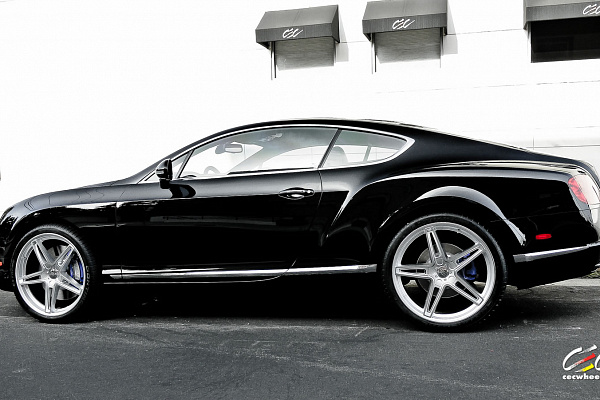 Фото дисков CEC C881 Глянцевый лак на Bentley Continental GT II
