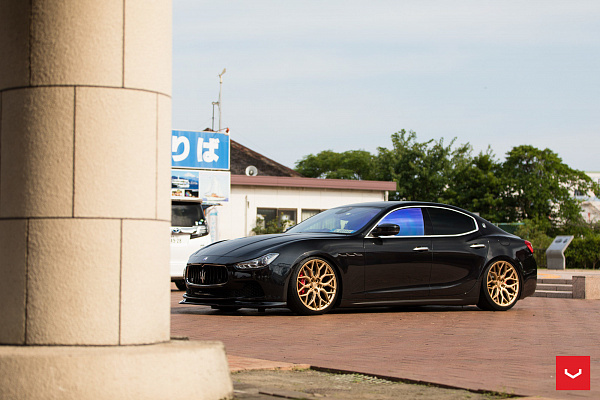 Фото дисков Vossen HF-2 Глянцевое золото на Maserati Ghibli
