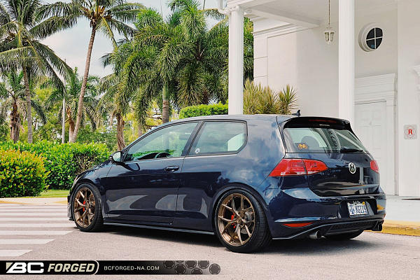 Фото дисков BC Forged RZ21 Глянцевая бронза на Volkswagen Golf VII