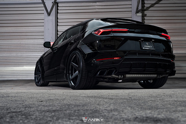 Фото дисков Anrky RS5.3 Черный сатин на Lamborghini Urus