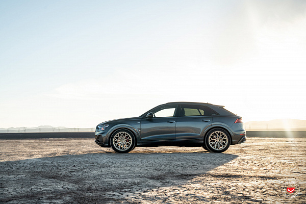 Фото дисков Vossen S17-01 Сатиновая шампань на Audi Q8