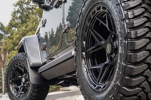 Фото дисков 4PLAY 4P55 Черный глянец на Jeep Wrangler IV (JL)