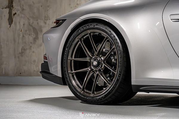Фото дисков 1886 Wheels XR001 Глянцевый темный лак на Porsche 911 VIII