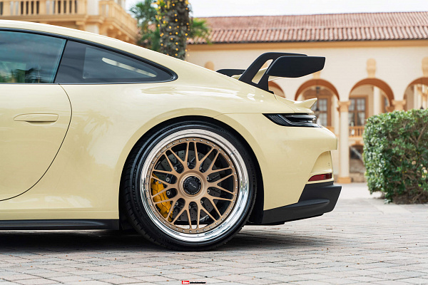 Фото дисков HRE 300 Глянцевая шампань на Porsche 911 VIII
