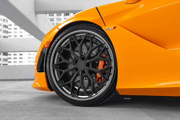 Фото дисков Strasse Wheels SV20M Deep Concave FS Черный матовый на McLaren 720S