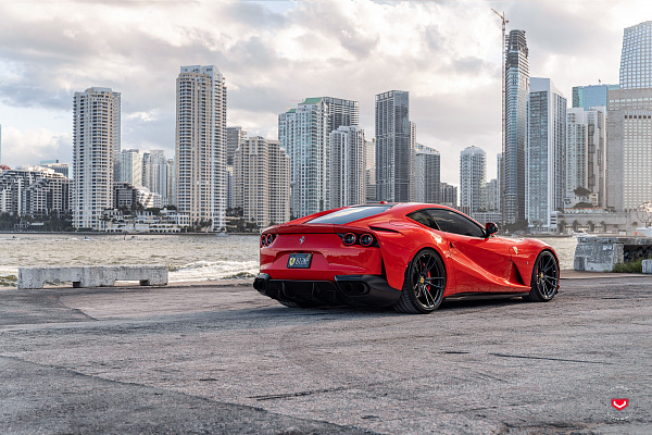 Фото дисков Vossen S17-06 Черный глянец на Ferrari 812