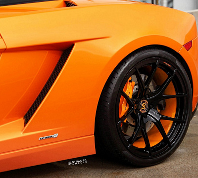Фото дисков Strasse Wheels SM5R Deep Concave Monoblock на Lamborghini Gallardo