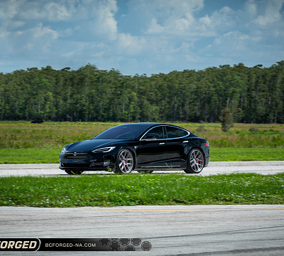 Фото дисков BC Forged HCA381 на Tesla Model S