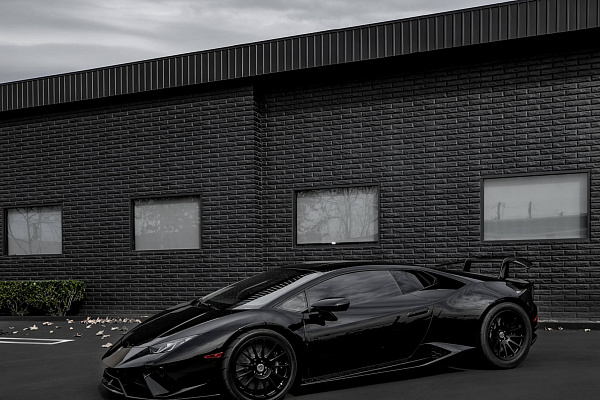 Фото дисков HRE 303M Черный сатин на Lamborghini Huracan