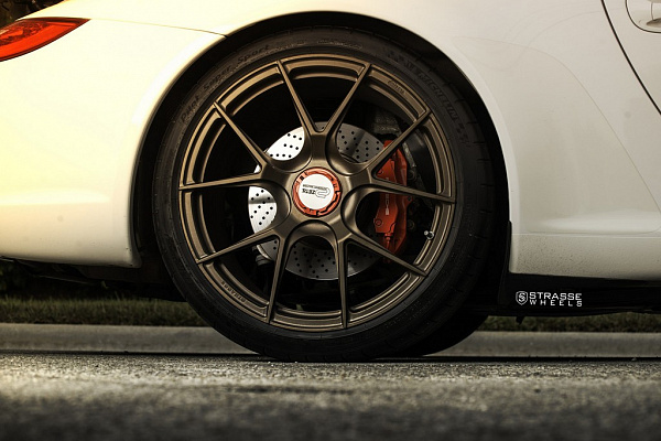 Фото дисков Strasse Wheels SM5R Deep Concave Monoblock Сатиновая темная бронза на Porsche 911 VI