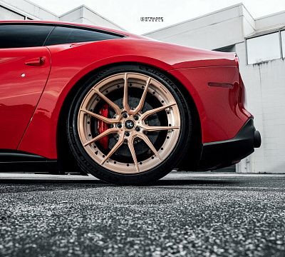 Фото дисков Strasse Wheels SV5 Deep Concave Duoblock на Ferrari 812