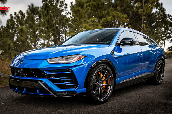 Фото дисков Anrky AN38 Глянцевый темный лак на Lamborghini Urus