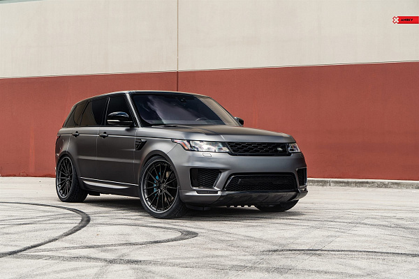 Фото дисков Anrky AN39 Черный глянец на Range Rover IV