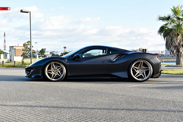 Фото дисков Anrky S1-X3 Сатиновая шампань на Ferrari 488