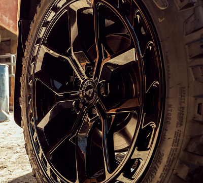 Фото дисков Vossen UV-X на Land Rover Defender II