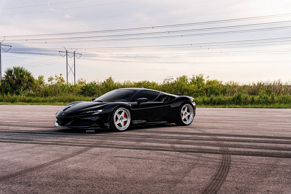 Фото дисков Strasse Wheels F5 Track Глянцевый лак на Ferrari SF90