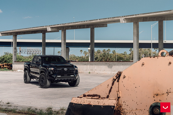 Фото дисков Vossen HFX-1 (6-Lug) Черный сатин на  Toyota Tacoma IV