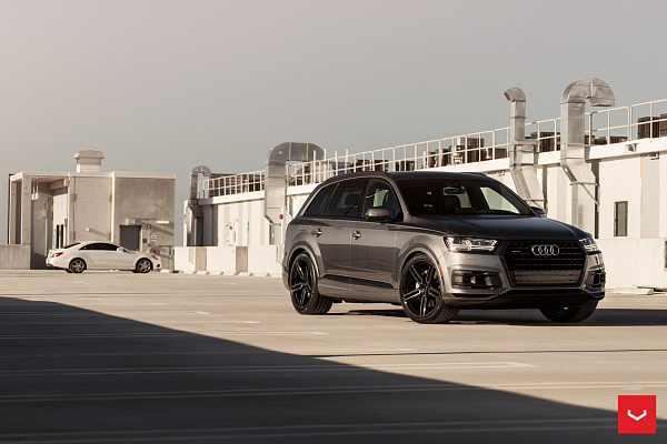 Фото дисков Vossen HF-1 Глянцевый темный лак на Audi Q7 (4M)