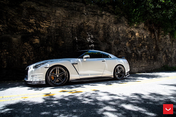Фото дисков Vossen VFS-5 Глянцевый графит на Nissan GT-R
