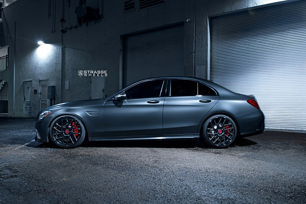 Mercedes Benz C63 AMG