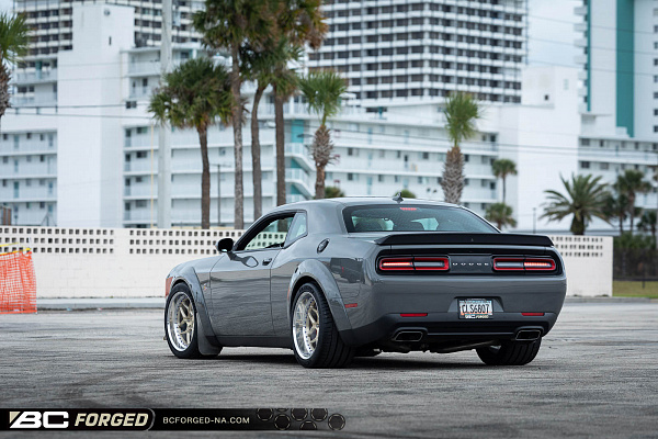 Фото дисков BC Forged LE53 // MLE53 Глянцевая шампань на Dodge Challenger III