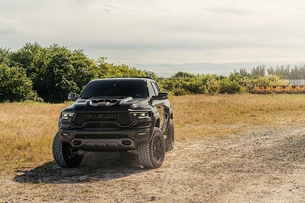 Фото дисков 4PLAY 4P83 Черный глянец на Ram 1500 V