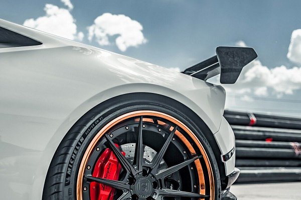 Фото дисков Strasse Wheels SV10 Deep Concave FS Другой цвет на Lamborghini Huracan