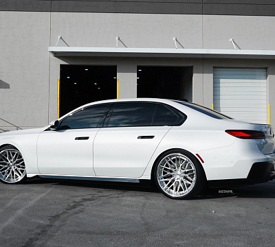 Фото дисков Strasse Wheels SV10M-RS Deep Concave FS на BMW 7 (G70)