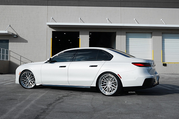 Фото дисков Strasse Wheels SV10M-RS Deep Concave FS Глянцевый лак на BMW 7 (G70)