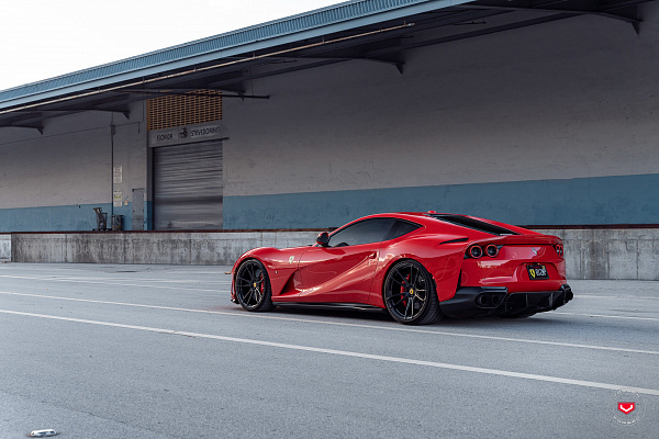 Фото дисков Vossen S17-06 Черный глянец на Ferrari 812