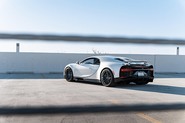 Фото дисков HRE P103 Глянцевый темный лак на Bugatti Chiron
