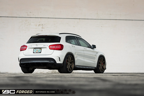 Фото дисков BC Forged HCA381 Сатиновая бронза на Mercedes-Benz GLA (X156)