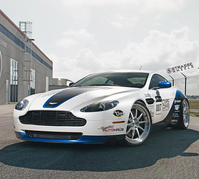 Фото дисков Strasse Wheels R10 Performance на Aston Martin Vantage 2
