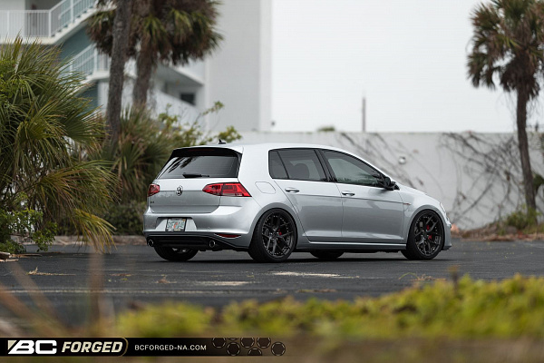 Фото дисков BC Forged HCS21 Глянцевый темный лак на Volkswagen Golf VII