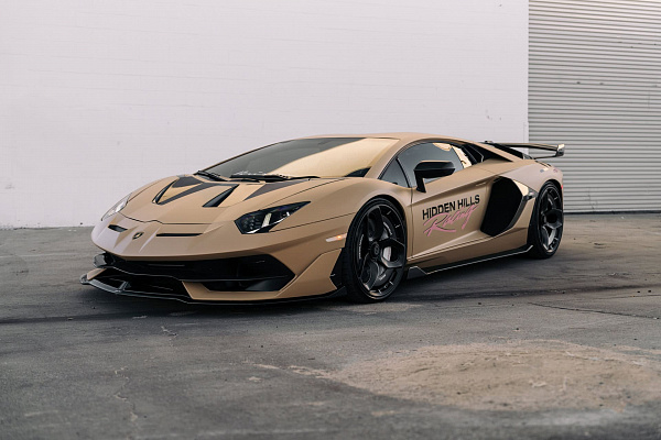 Фото дисков Brixton Forged NC01-R Черный сатин на Lamborghini Aventador