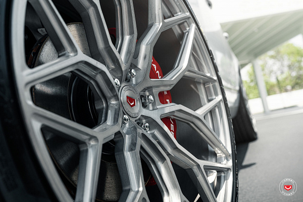 Фото дисков Vossen S17-01 Глянцевый тонированный лак на Range Rover IV