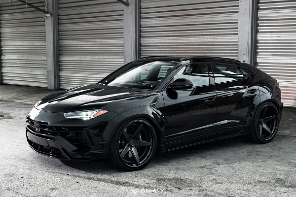 Фото дисков Anrky RS5.3 Черный сатин на Lamborghini Urus